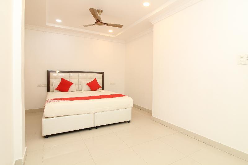 Oyo 37499 Saba Service Apartments Hyderabad Esterno foto